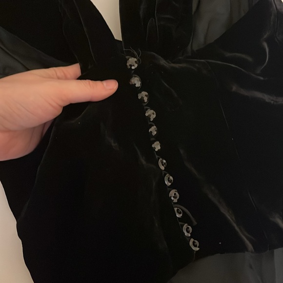 Gorgeous Vintage Runway Nanette Lepore Black Velvet Top w/Crystal Embellishments - Picture 5 of 10